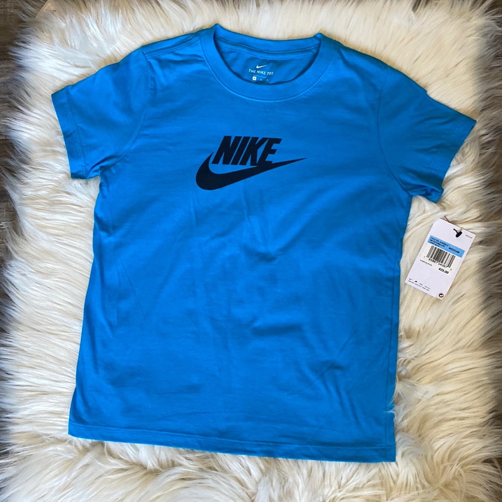 NWT - Nike Shirt - Kids Medium